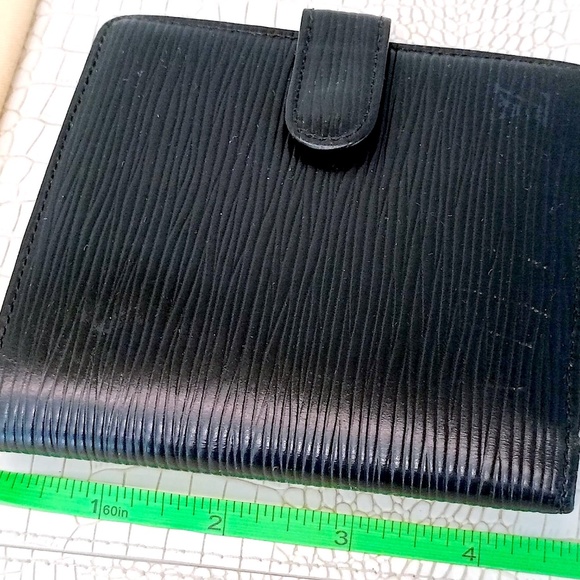 Rare This LV Epi Leather Porte Billes Compact Wallet/ button accent-Wallet Only - Picture 14 of 15